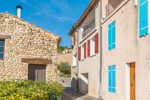 Exterior detail - L'amourié, ground floor, 4-person apartment with lake view (Sainte-Croix du Verdon)