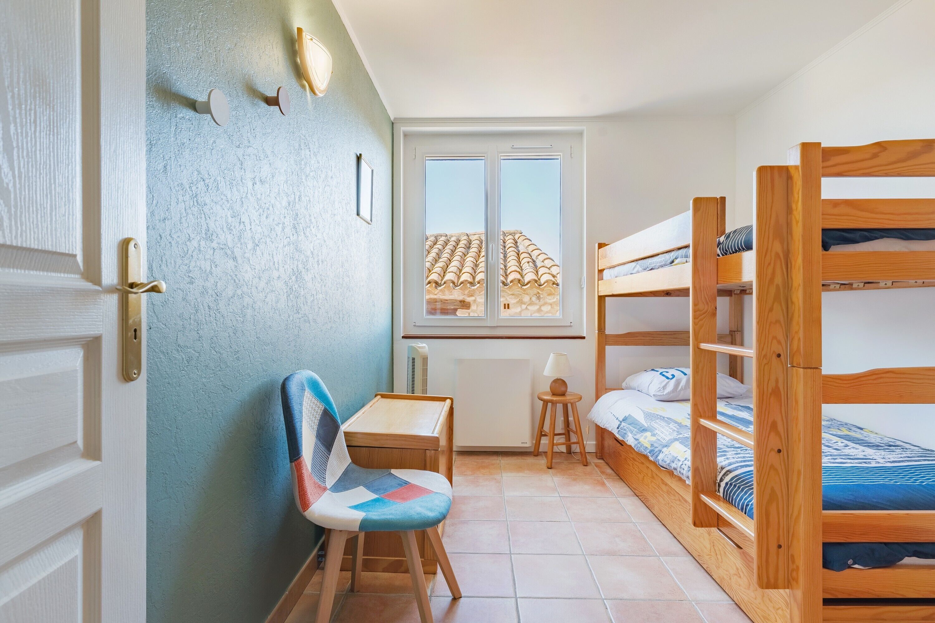 2 bedrooms, bed sheets