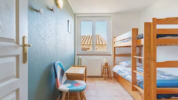 2 bedrooms, bed sheets