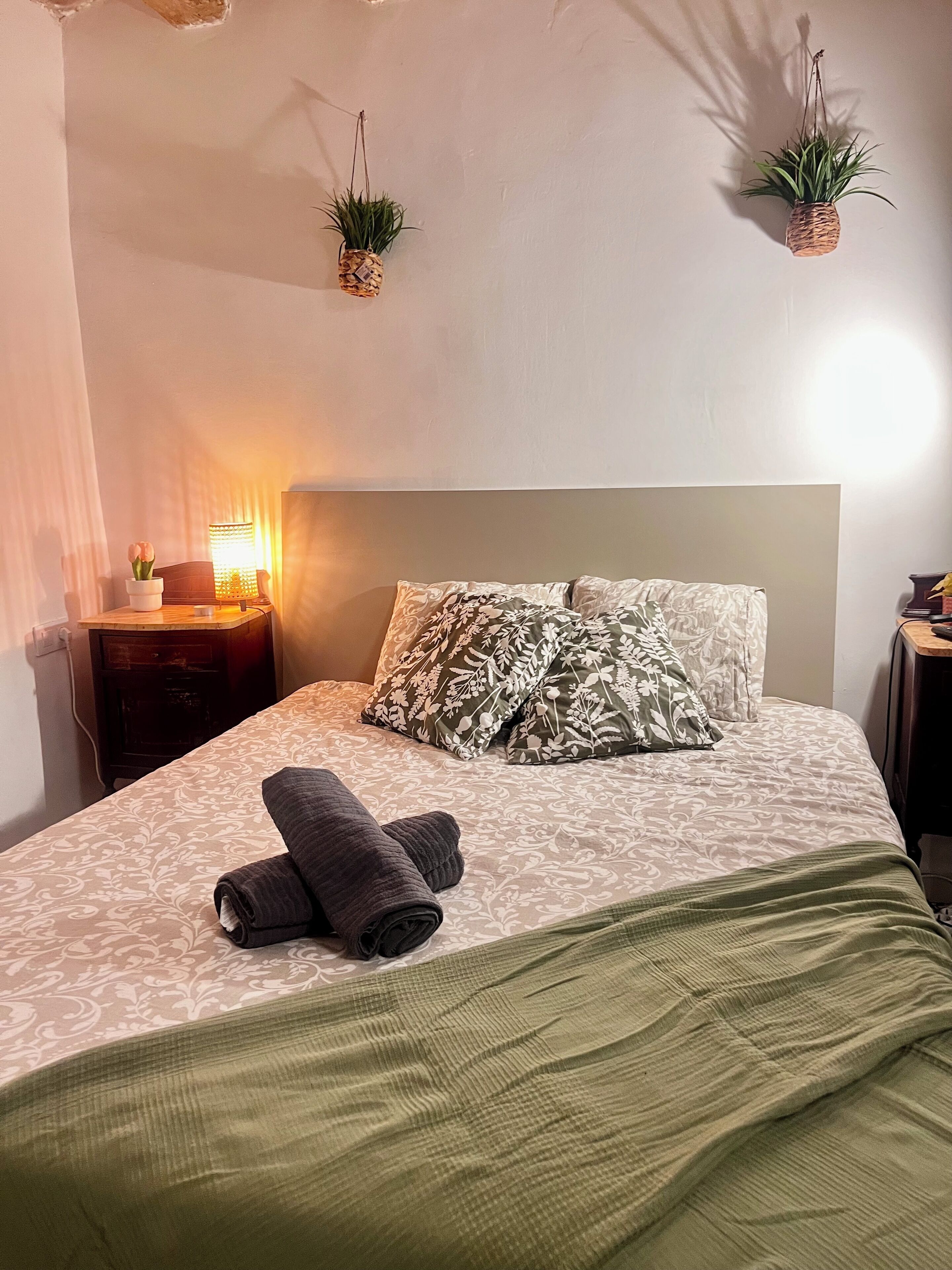 3 dormitorios, tabla de planchar con plancha, wifi gratis y ropa de cama