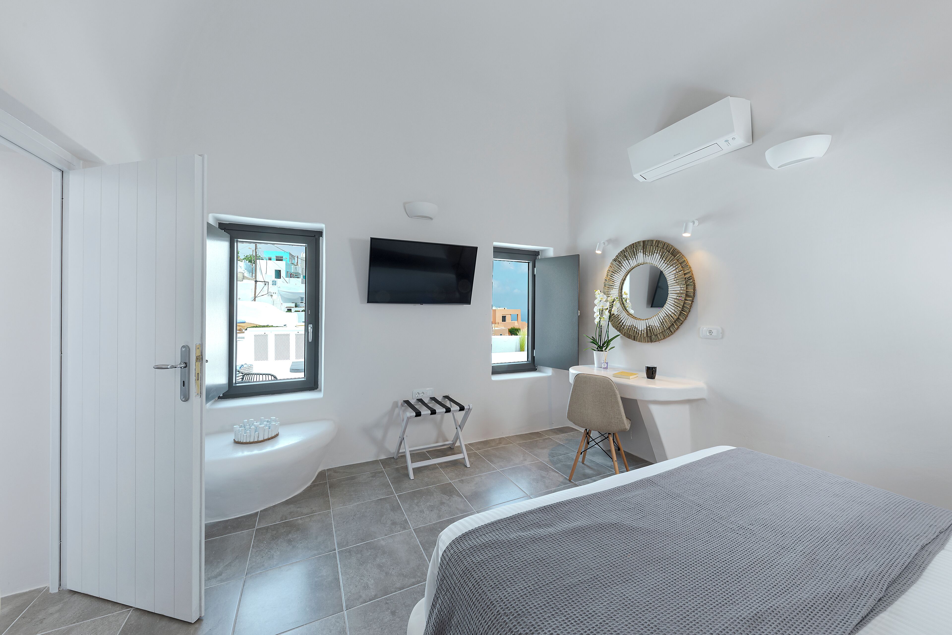 3Bedroom House with Outdoor Hot Tub & Sea View | Free WiFi, bed sheets