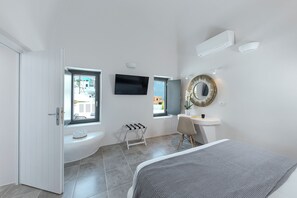 3Bedroom House with Outdoor Hot Tub & Sea View - Aleanna Traditional Villa Fira   (Fira)