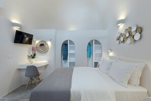 3Bedroom House with Outdoor Hot Tub & Sea View | Free WiFi, bed sheets - Aleanna Traditional Villa Fira   (Fira)