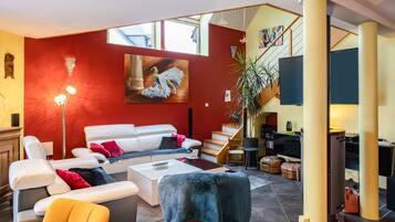 TV, lettore DVD, impianto stereo