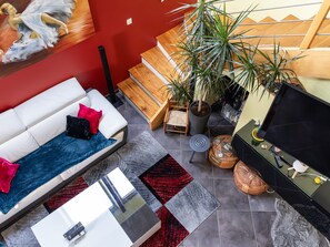 تلفزيون، مشغل دي في دي، ستيريو