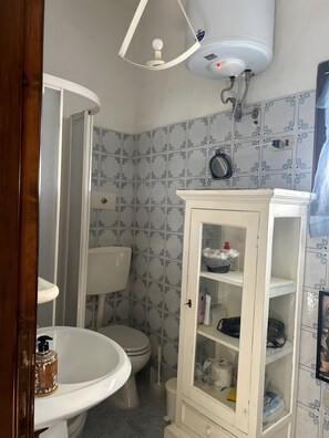 Doccia, asciugacapelli, asciugamani