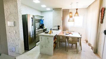 Căn hộ | Bếp riêng | Tủ lạnh, lò vi sóng, lò nướng, bếp nấu