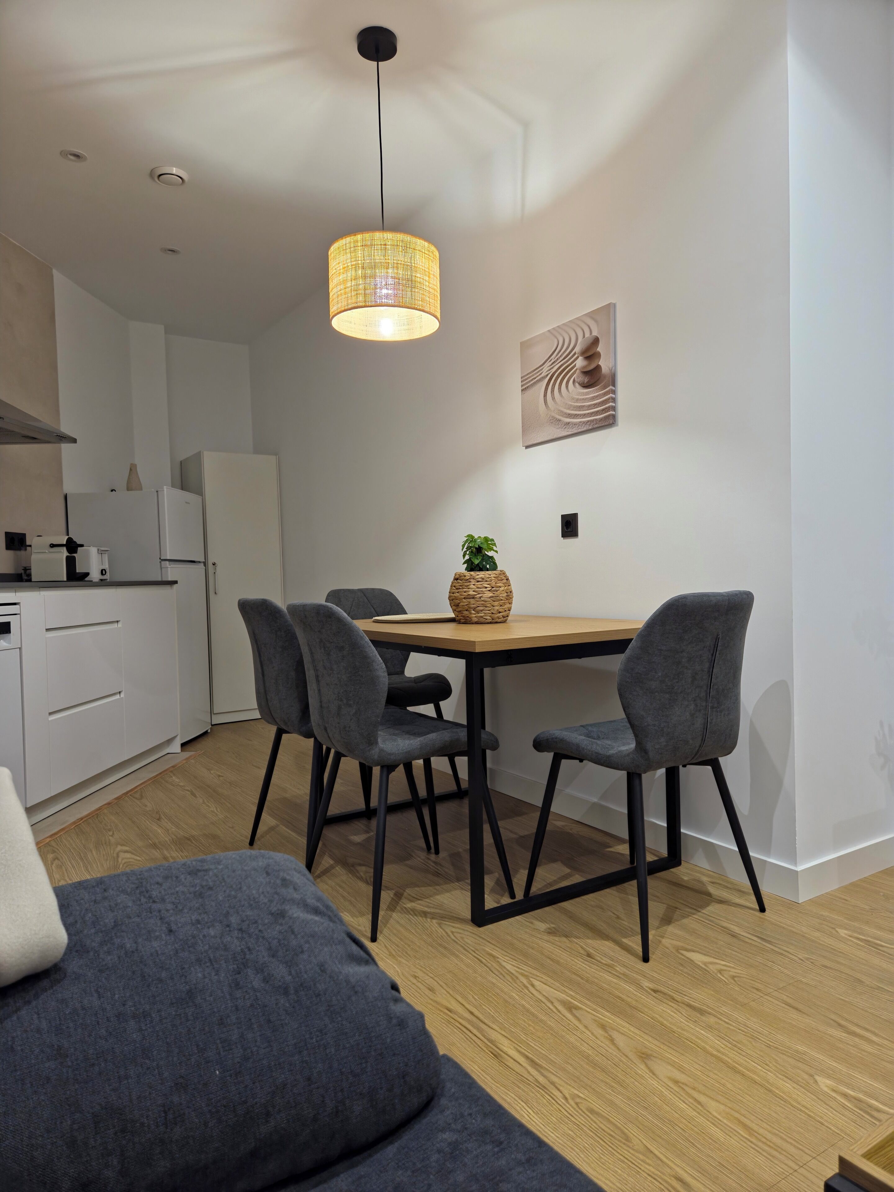 Departamento, 1 habitación | Área de sala de estar | Smart TV de 32 pulgadas con canales digitales 
