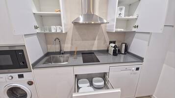 Apartment, 1 Bedroom | Private kitchen | Fridge, microwave, stovetop, dishwasher