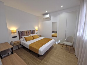 Apartamento, 1 quarto | Roupas de cama premium, edredons de pluma, escrivaninha