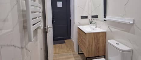 Apartment, 1 Bedroom | Bathroom | Shower, free toiletries, hair dryer, towels