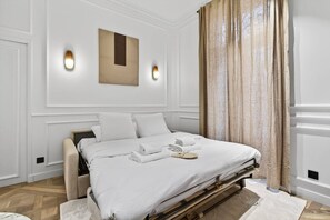 2 habitaciones, tabla de planchar con plancha y cuna de viaje 