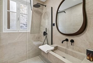 Hair dryer, towels - Villa Malesherbes, élégance absolue, Champs-Élysées, Opéra-Monceau (Paris)