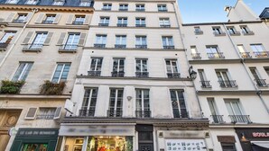 A multi-story building with a classic European architectural style, featuring symmetrical windows and balconies. - New suite 6 personnes- Saint Germain Notre-Dame (Paris)