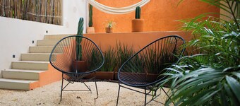 Boho Suite, Garden and Private Pool in Merida Downtown (Romantic and Exclusive)