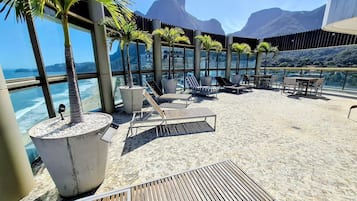 Apartment | Outdoor dining