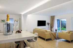Interior - Talblick Apartment: Mountain Views, Private Terrace & Wi-Fi (Stockach)