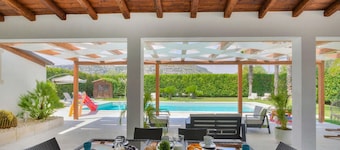 VILLA FRATI - Elegant Accommodation with 4 Bedrooms