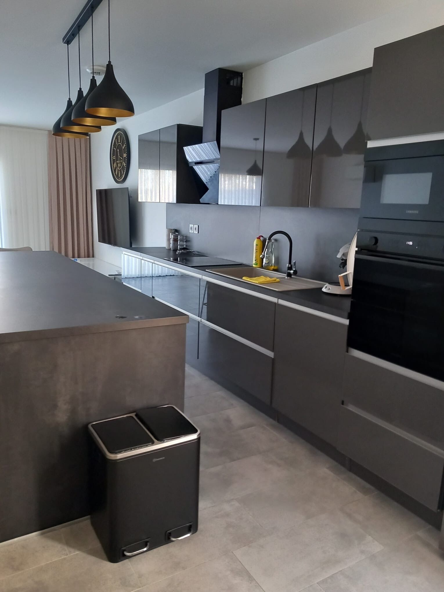 Micro-ondes, four, plaque de cuisson, lave-vaisselle