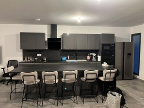 Micro-ondes, four, plaque de cuisson, lave-vaisselle