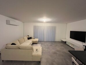 TV - 🏡 Modern and quiet villa with private pool in Vergèze (Vergèze)