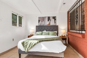 6 quartos, escrivaninha, Wi-Fi de cortesia, roupa de cama