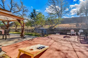 Outdoor dining - 6BD Near DT - BBQ Grill, Games & Football Fun (Arvada)