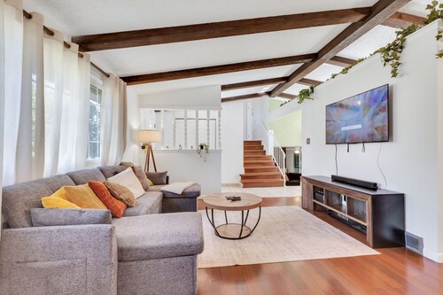 6BD Near DT - BBQ Grill, Games & Football Fun
