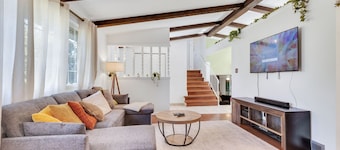 6BD Near DT - BBQ Grill, Games & Football Fun