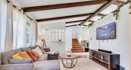 6BD Near DT - BBQ Grill, Games & Football Fun