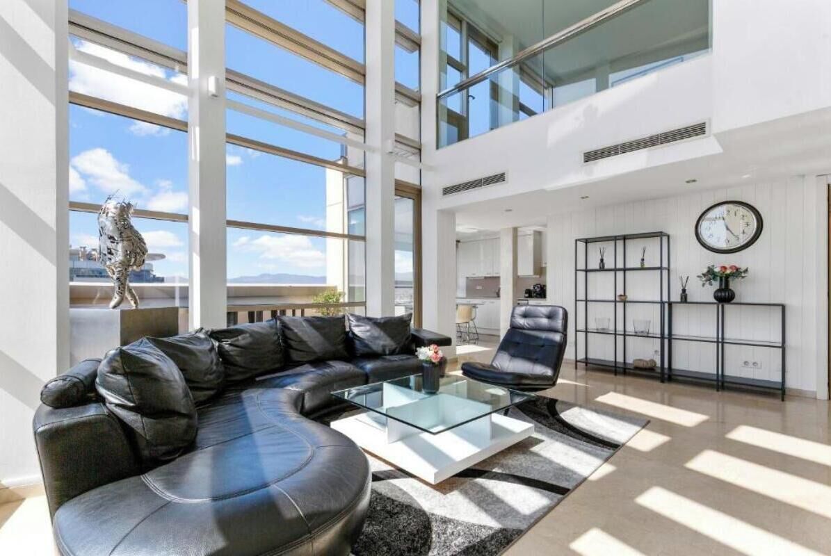Welcome To The Penthouse  Beachfront Luxury - 바달로나