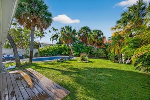 Outdoor pool, a heated pool - Sleeps 8 ~Pool Home~  1 Block to Gulf Beaches. Low Cleaning Fee 3Br 2ba laundry (Sarasota)