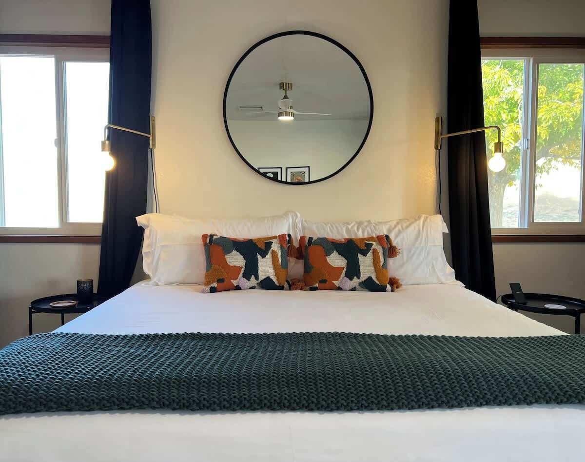 アイロン / アイロン台、旅行用ベビーベッド、WiFi、ベッドシーツ