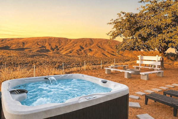 Hot tub sunsets, unobstructed views, and a stargazer's paradise