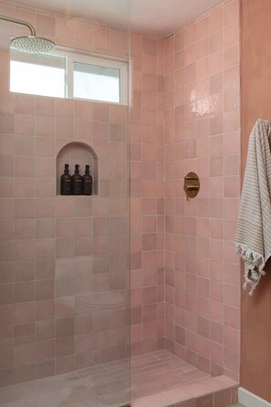 Een douche, een haardroger