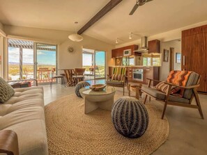 TV - JT Improper • Saltwater Pool, 10-Acres, Spa, Views (Joshua Tree)