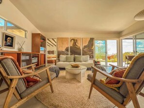 TV - JT Improper • Saltwater Pool, 10-Acres, Spa, Views (Joshua Tree)