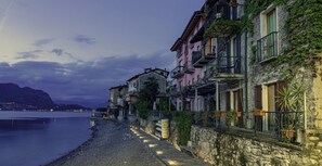 Exterior - Romantic studio with terrace overlooking the lake. (Lezzeno)
