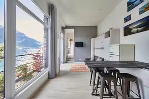 Dining - Romantic studio with terrace overlooking the lake. (Lezzeno)