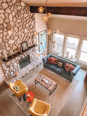 Fernseher, Kamin, Arbeitsbereiche