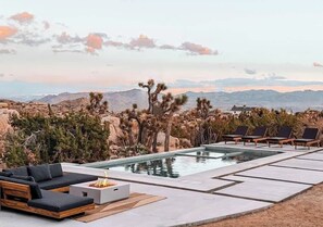 Pool - Looking Glass • Luxury Villa with Pool & Spa (Yucca Valley)