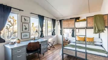 Fer et planche Ă repasser, lit parapluie, Wi-Fi, draps fournis