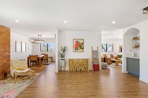 Interior - Spa, Game Room, Gym, Views (Joshua Tree)