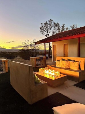 Terrace/patio - Spa, Game Room, Gym, Views (Joshua Tree)