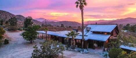 المنشأة من الخارج