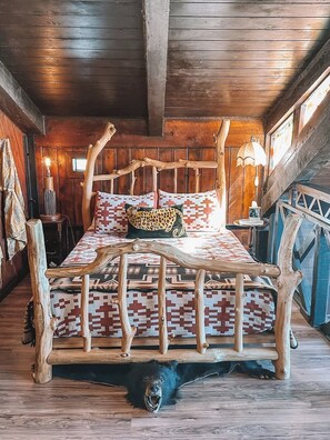 Iron/ironing board, WiFi, bed sheets - Stunning Views, Spa, Soak Pool · Starfire Lodge (Morongo Valley)