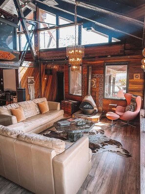 TV, offices - Stunning Views, Spa, Soak Pool · Starfire Lodge (Morongo Valley)