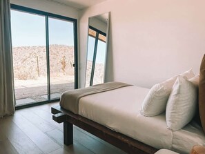 6 bedrooms, iron/ironing board, WiFi, bed sheets - Stargate • Mountain Views, Pool, Spa & Serenity (Yucca Valley)