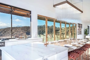 Dining - Stargate • Mountain Views, Pool, Spa & Serenity (Yucca Valley)