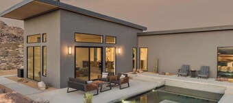 Skyfall • Luxury Pool Villa, 5 Minutes to JT Park